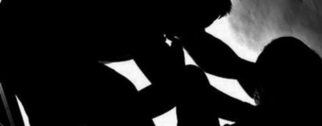 Lo sorprendieron abusando sexualmente de una adolescente en un minibús