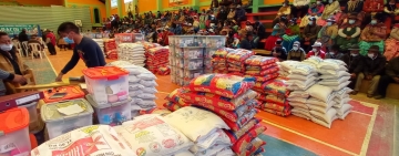 Entregan 30 toneladas de ayuda humanitaria en Caracollo y Tipuani