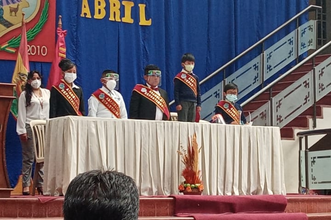Asamblea Legislativa Departamental de Oruro Infantil saca manifiesto por el Día del Niño