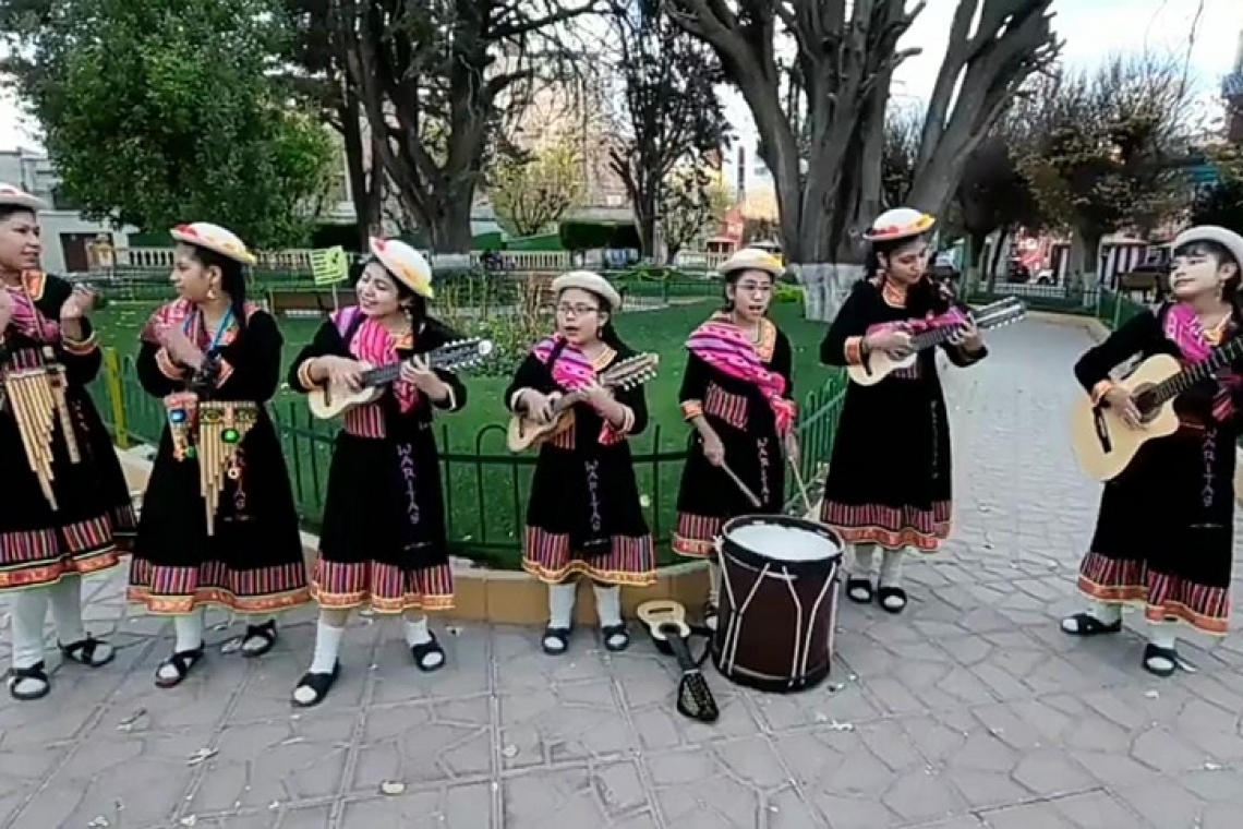 Waritas de Bolivia se convierten en las embajadoras infantiles de nuestro folklore