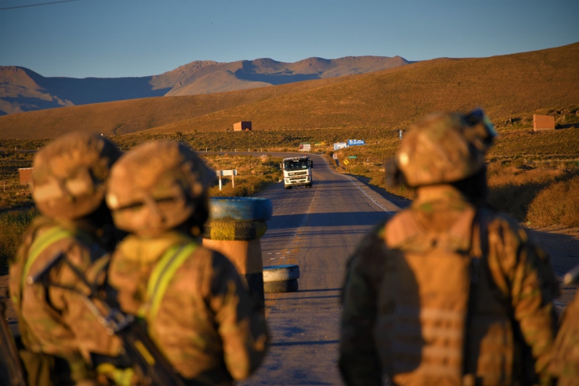 Transporte pesado denuncia “excesos” de  militares que resguardan la frontera con Chile