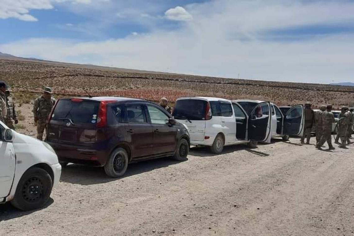 Al menos 10 vehículos “chutos” y 10 camiones con contrabando fueron incautados en Huachacalla 