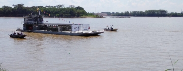 Atraca embarcación con 60 Tn de cemento en Puerto de Guayaramerín, frontera con Brasil