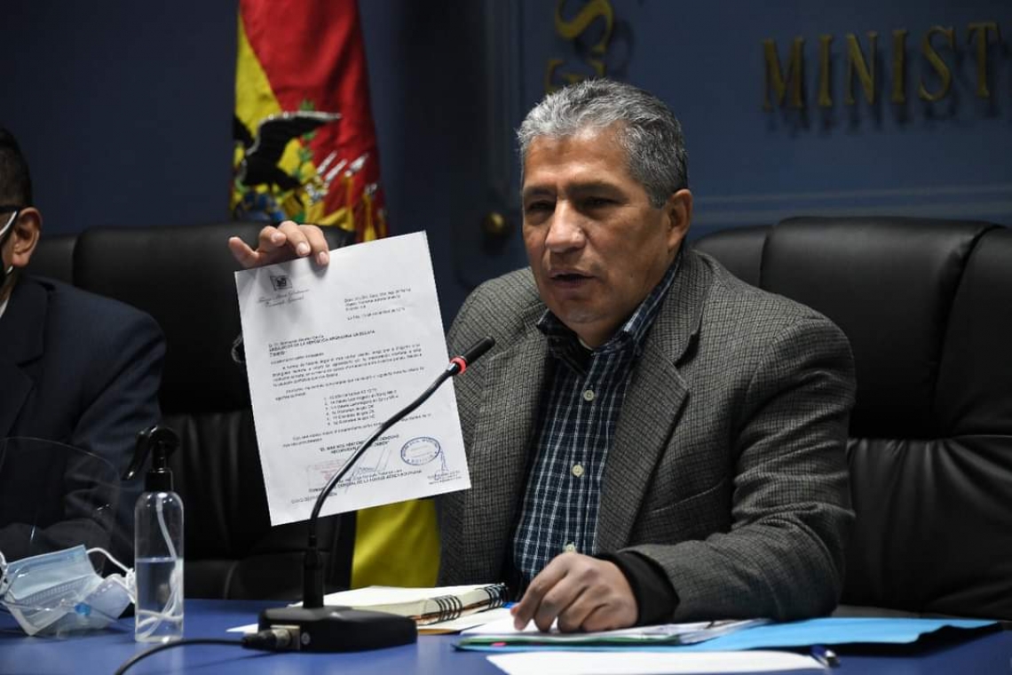 Ministro Novillo devela ingreso ilegal de seis items de material bélico a Bolivia, en noviembre de 2019