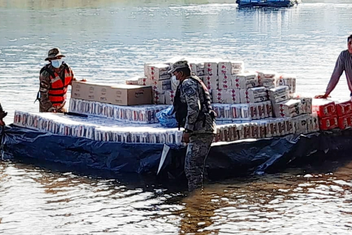 Marinos comisan fardos con cerveza de contrabando en el río Bermejo