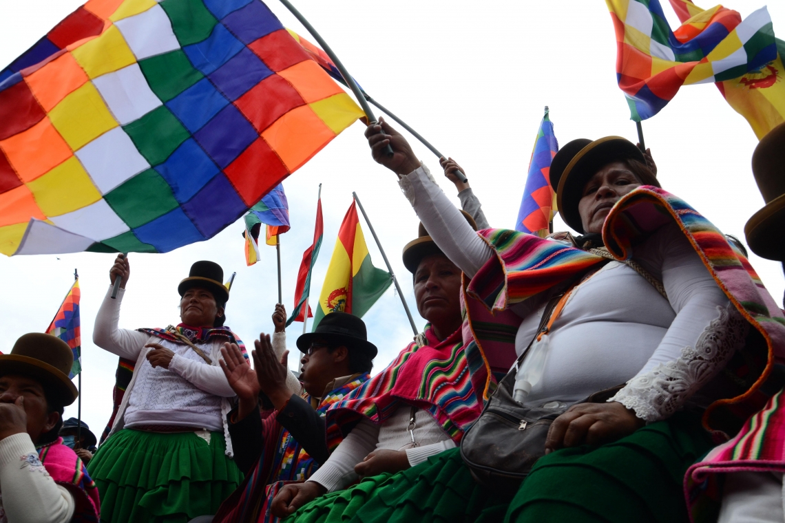 Defensoría del Pueblo rechaza posiciones discriminadoras y racistas contra la whipala