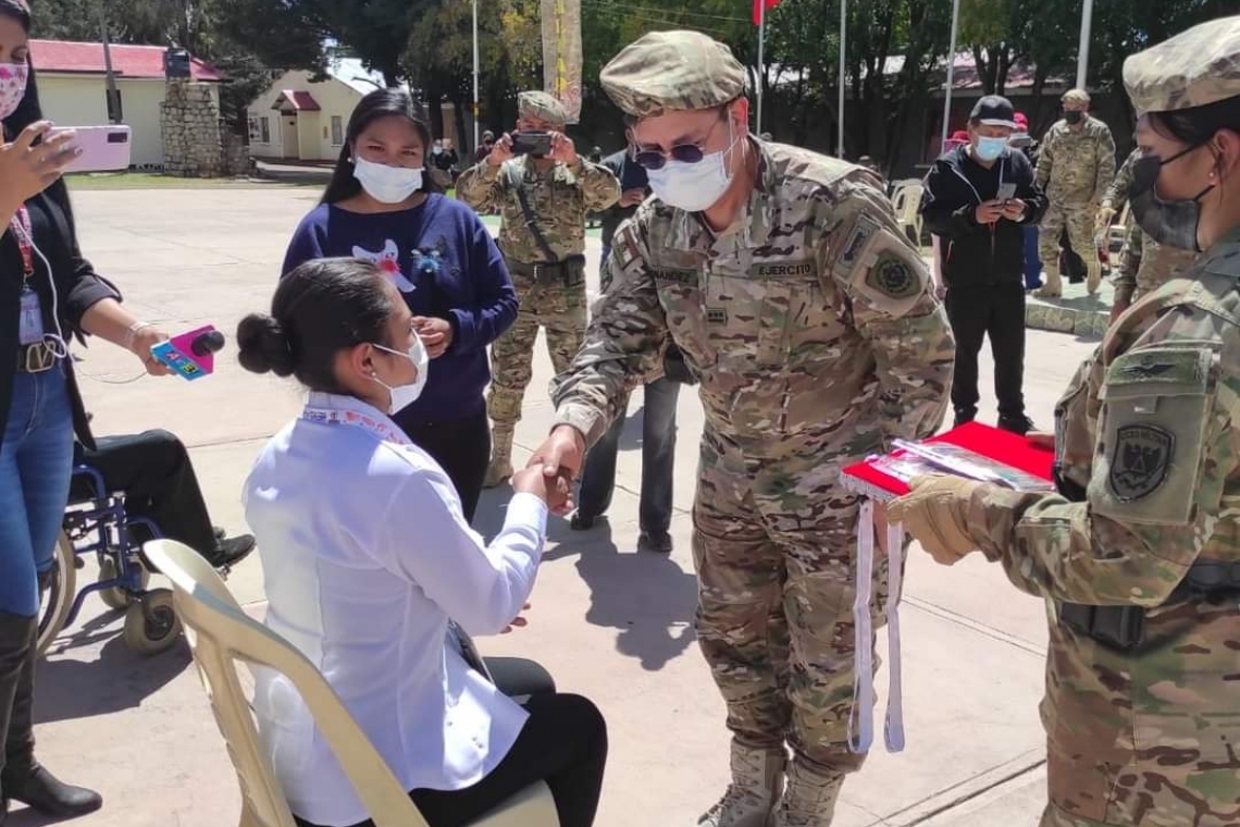 FFAA fortalece política de inclusión con entrega de libreta militar a personas con discapacidad