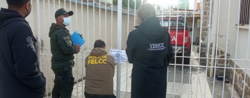 Policía y Defensa del Consumidor intervienen clínica clandestina en La Paz