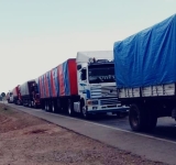 Aduana comisa cuatro camiones con soya camuflado bajo maíz en Yacuiba 