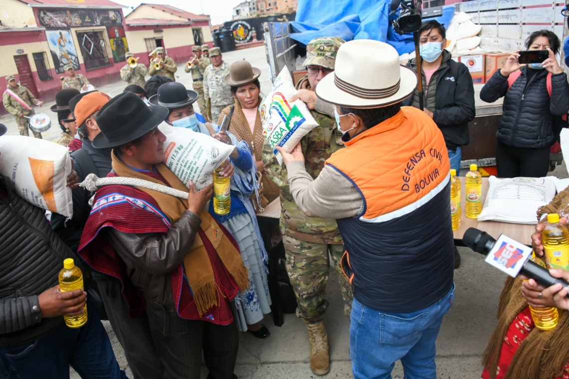 Defensa entrega 27, 46 toneladas de ayuda para 910 familias en La Paz