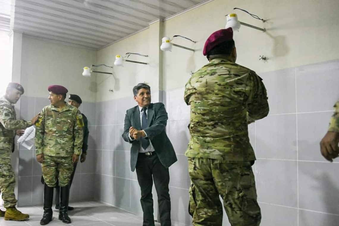 Defensa entrega sistema de aducción de agua y baños en Regimiento Ingavi
