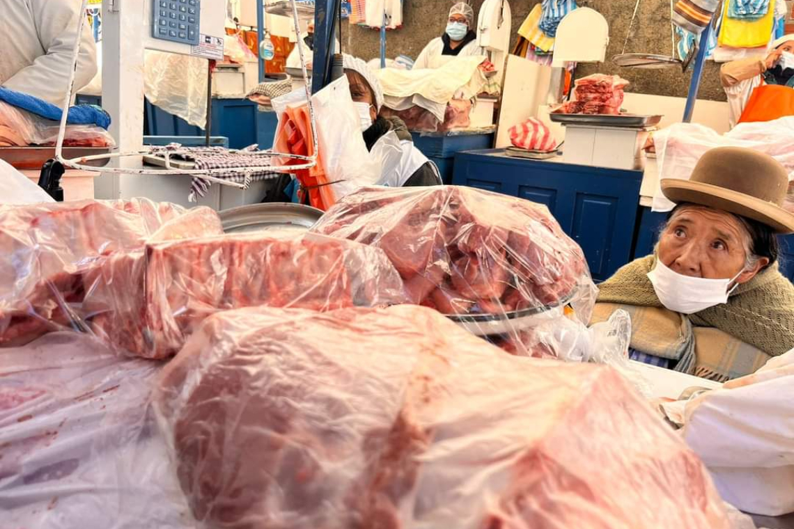 Controlan precio e inocuidad en venta de carne porcina en La Paz