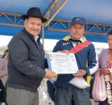 Gobernador de Cochabamba entrega 24 personalidades jurídicas a central regional y sindicatos agrarios de Tiraque 