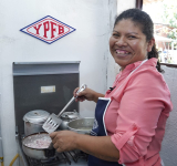 El Presidente Arce entrega 388 instalaciones de gas a domicilio en la urbanización Patujú