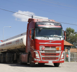 Planta de Senkata despacha 160 cisternas de gasolina y diésel, YPFB descarta supuesto desabastecimiento