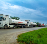 700 cisternas transitan con combustibles a diferentes plantas de YPFB a nivel nacional
