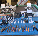 Operativo policial en el penal de San Pedro descubre celulares y armas punzocortantes