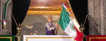 “Vivan las heroínas anónimas”: Sheinbaum dedica el Grito a mujeres, indígenas y migrantes 