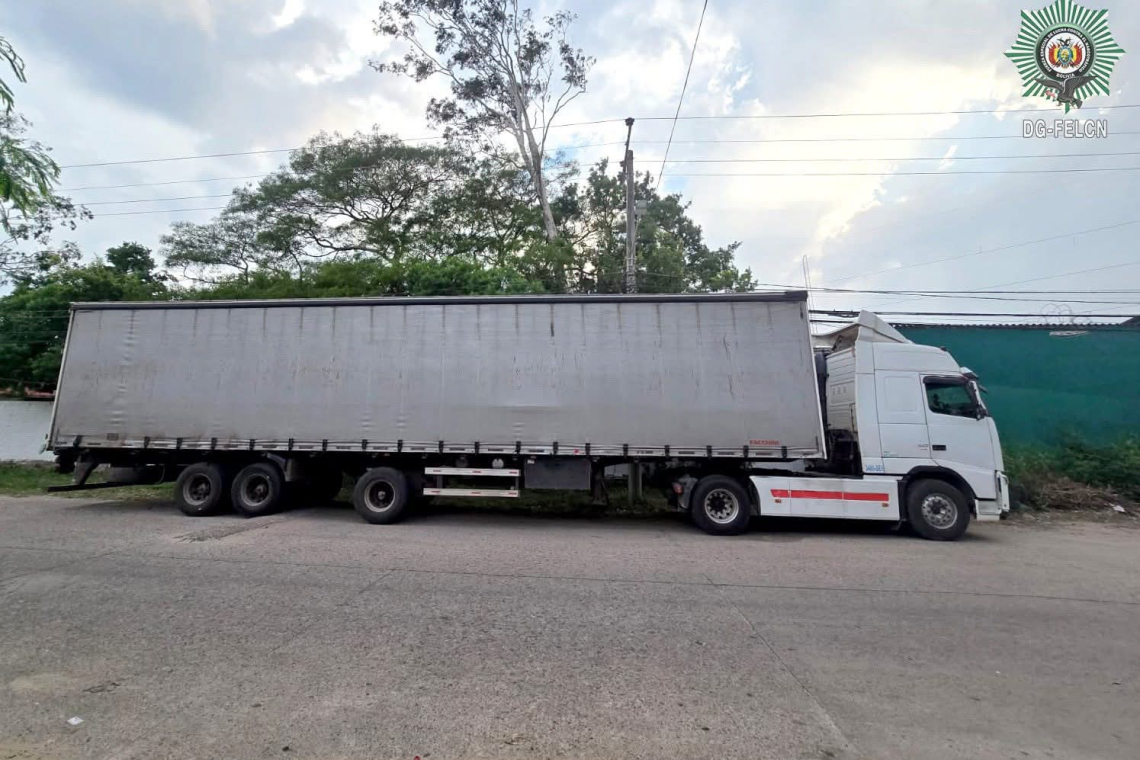 En Puerto Pailas interceptan tracto camión transportando sustancias controladas