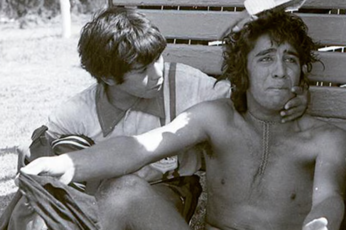 Es una de las fotos más recordadas de la vida de Maradona y detrás esconde una historia trágica y luminosa