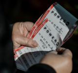 El ganador del Powerball de Nochebuena en EEUU se llevará 1.817 millones de dólares, el segundo mayor premio en la historia