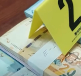 Aprehenden a un joven con 71.400 Bs robados tras accidente aéreo