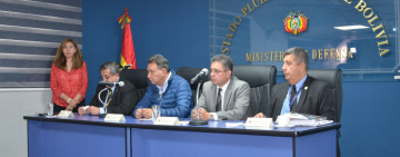 Defensa avisa acciones legales contra transportadoras y daño económico de $us29.000.000 por caso barcazas chinas