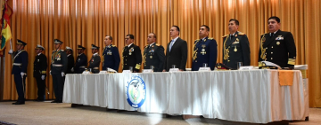 En su 201 aniversario, las FFAA condecoran a autoridades por fortalecer al Estado y la unidad nacional