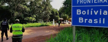 Marinos fortalecen la presencia del Estado en Guayaramerín, punto estratégico de la frontera con Brasil