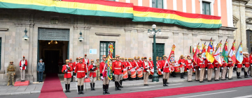 Justiniano: “Renovamos nuestro compromiso con Bolivia” en el Día de la Bandera