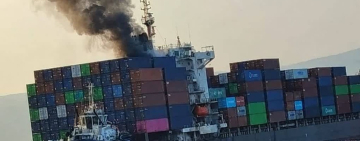 Buque con 2.500 contenedores se hunde en el estrecho de Ormuz tras chocar con una mina naval