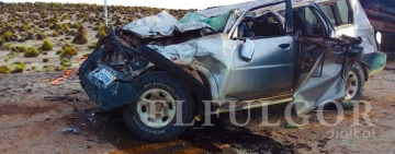 Dos personas mueren tras colisión de una vagoneta de la Aduana y una camioneta 