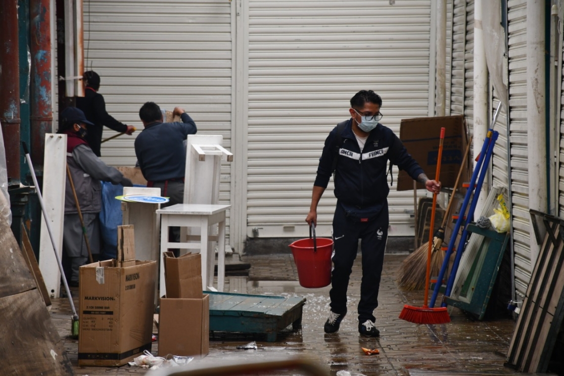 Mercado “Fermín López” es fumigado para seguir combatiendo al Covid-19