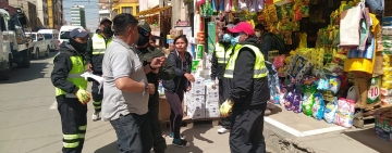 Comerciantes agreden a funcionarios de Tráfico y Vialidad del GAMO 