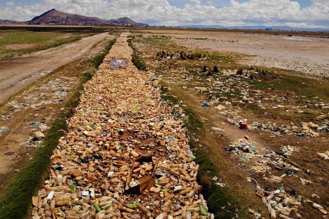 La contaminación pone en riesgo  de “muerte” al lago Uru Uru 	