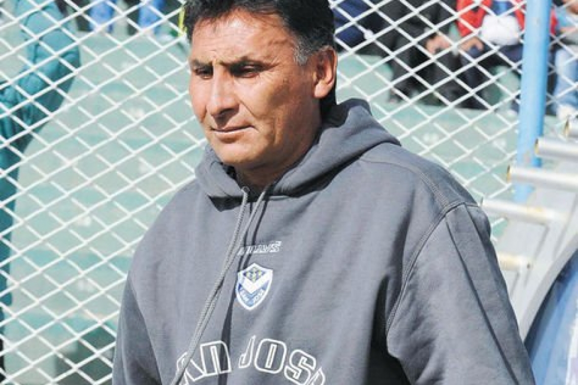 Marco Ferrufino llega a dirigir a un San José con bastantes problemas