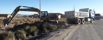 Alcaldía repone zanjas para evitar asentamientos y saqueo en Arenales de Cochiraya