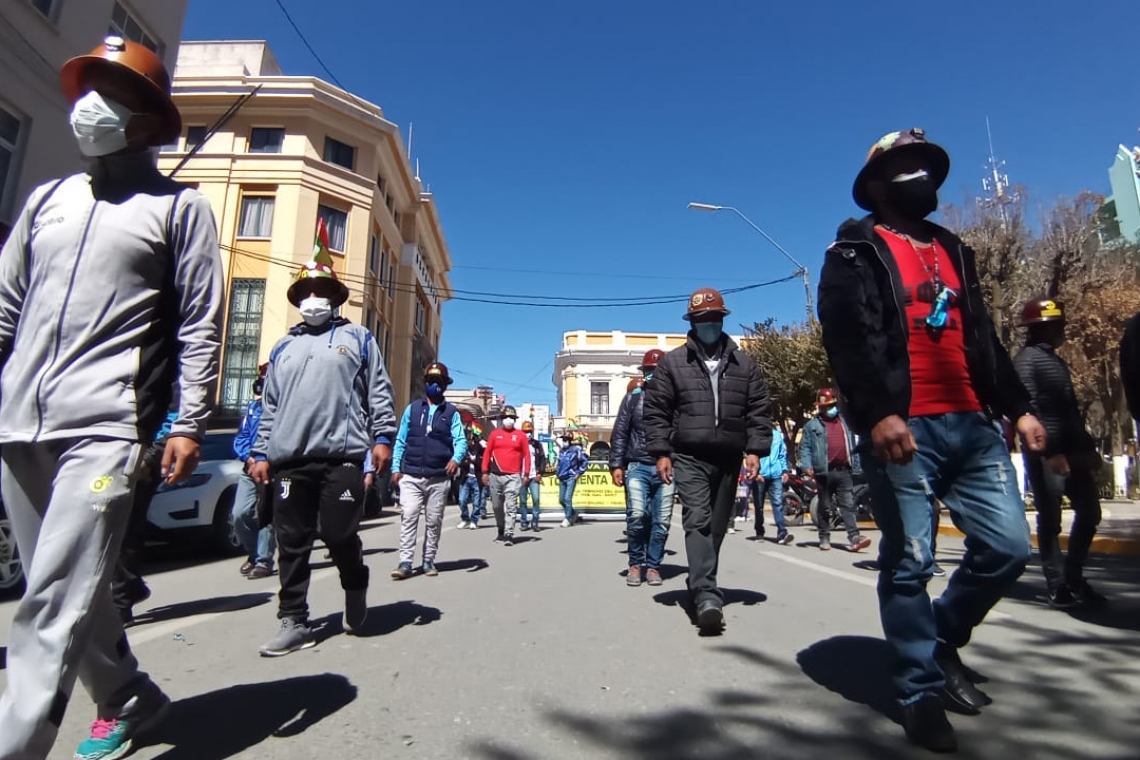 Masiva marcha rechaza proyecto de ley en Defensa de la Madre Tierra