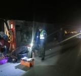 2 personas mueren y 15 resultan heridas tras el  vuelco de un bus en la carretera Potosí-Challapata