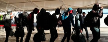 Migración intercepta a 37 haitianos indocumentados y Policía aprehende a dos choferes