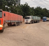 9 camiones que transportaban soya de  contrabando fueron incautados por la aduana