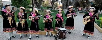 Waritas de Bolivia se convierten en las embajadoras infantiles de nuestro folklore