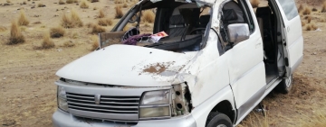 Vagoneta se accidenta en la carretera Oruro-Potosí y deja a 7 heridos