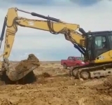 Empresas apoyan con maquinaria pesada intervención en Lago Uru Uru