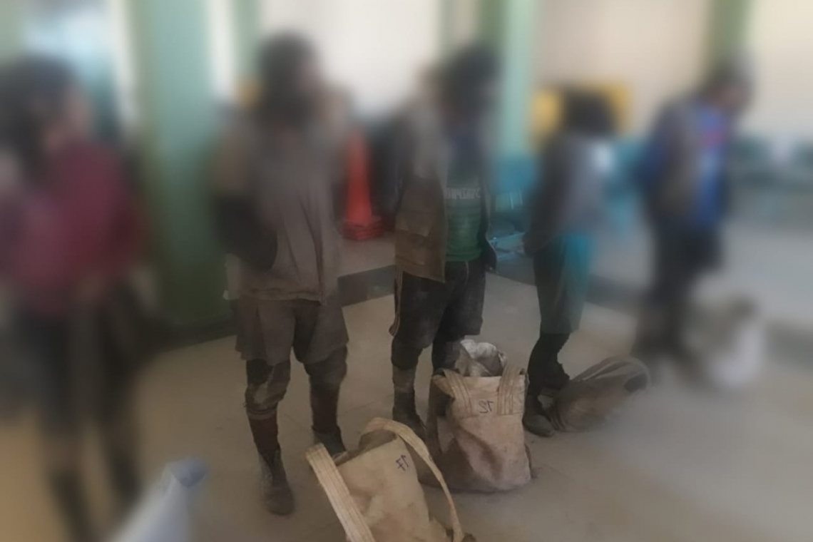 Capturan a 4 “jucus” al interior de la mina Huanuni, uno de ellos es menor de edad
