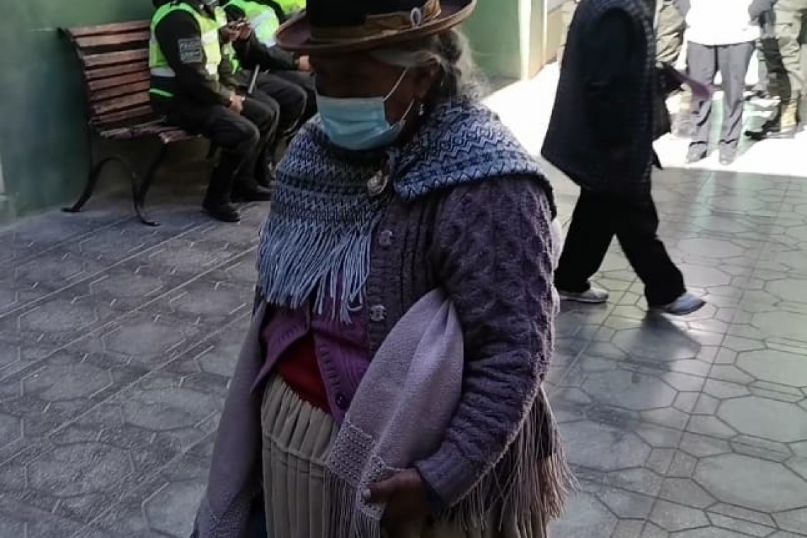 Engañan a una persona de la tercera edad con el “cuento del tío” y le roban su renta