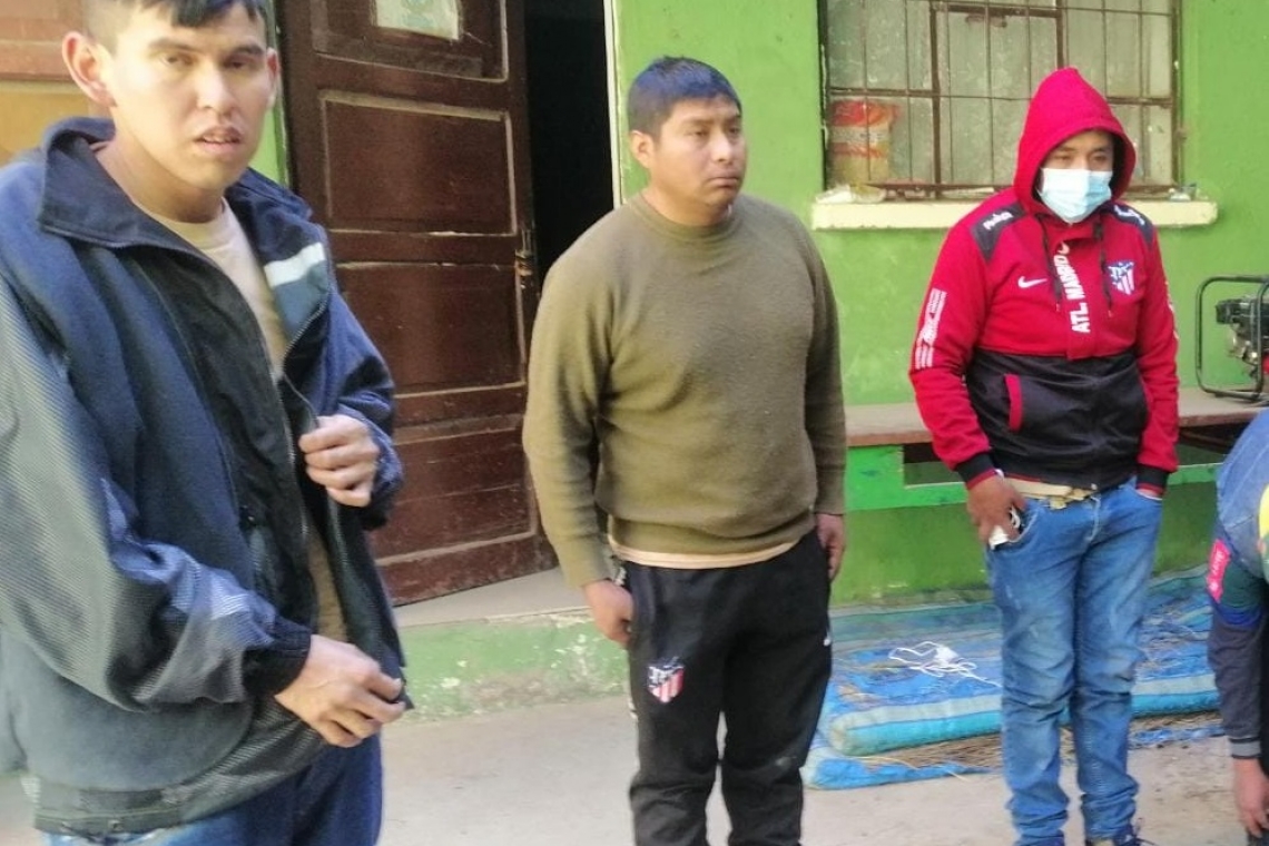 Sorprenden a militares consumiendo alcohol en un  lenocinio clandestino clausurado recientemente