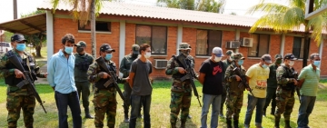 FELCN halla 7 pistas clandestinas, armas y afecta al narcotráfico con $us 2.000.000 en Beni