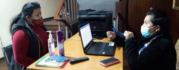 Regularizan situación migratoria de residentes bolivianos en Tacna-Perú