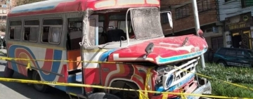 Un micro causa múltiple colisión con el saldo de 22 heridos en La Paz